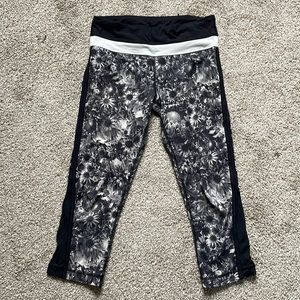 Lululemon Floral Capri leggings size 4